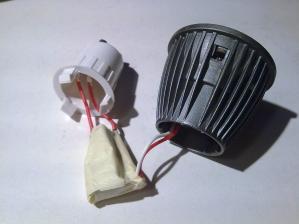 Изолирование платы драйвера бумажным скотчем