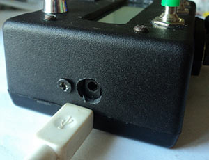 Зарядка через MiniUSB: